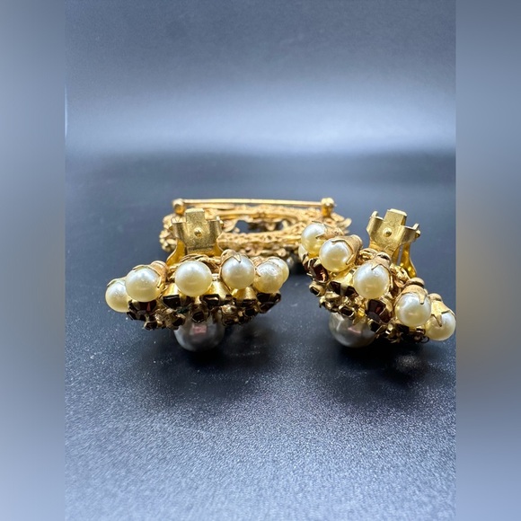 Vintage Signed Miriam Haskell Faux Pearls brooch and clip on earrings SET - Picture 10 of 16